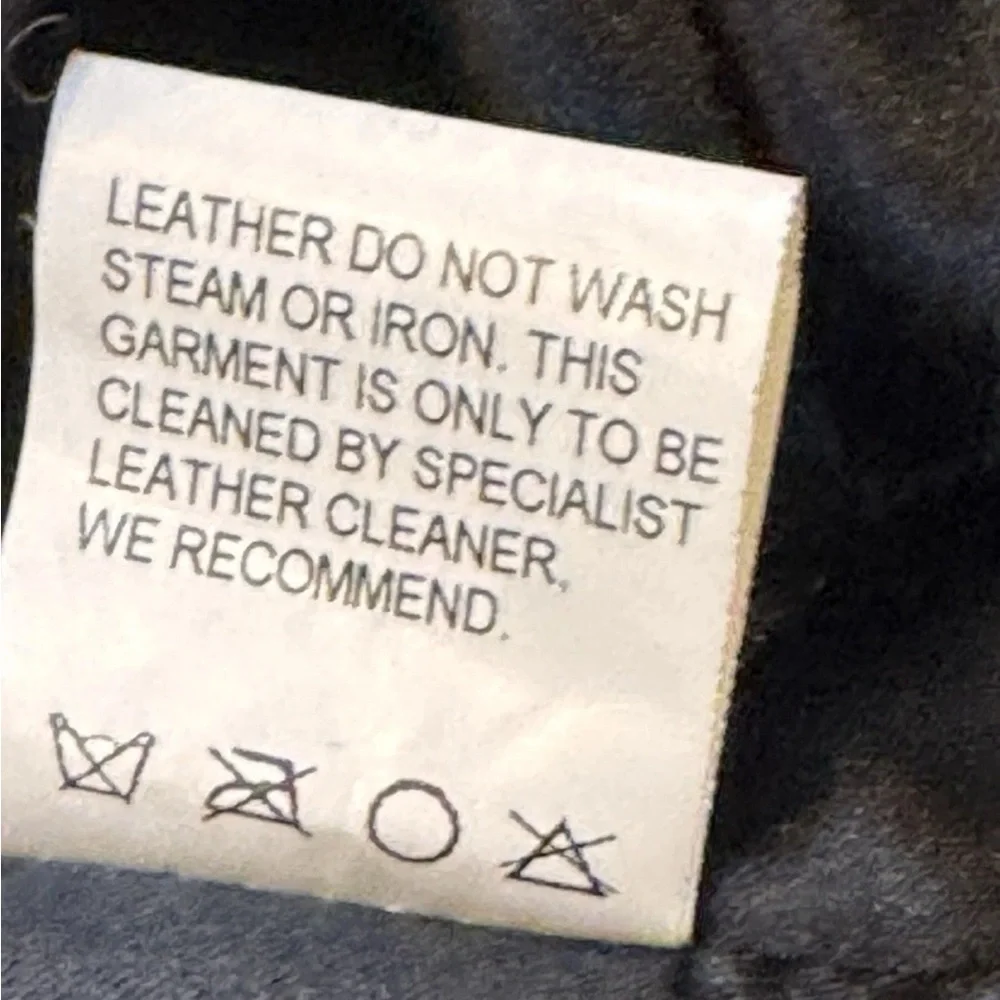 CAbi Black Leather Belted Biker Vest Sz Small - Picture 10 of 10